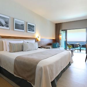 Deluxe King Ocean Front Suite